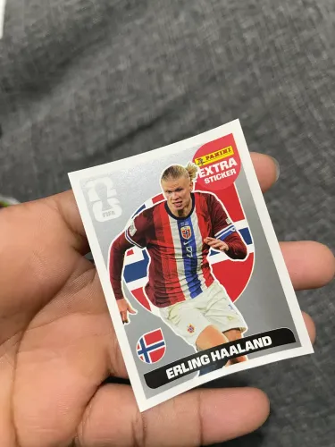 Figurinha extra Sticker HALLAND PRATA 2026