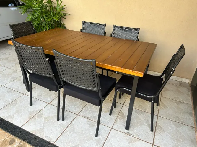 Jogo de mesa 6 cadeiras Entrego grátis