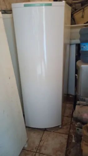 Geladeira Consul palito muito bem conservada e funcionando tudo perfeitamente