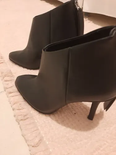 Nova! Bota Zara