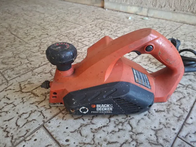 Plaina Black Decker profissional