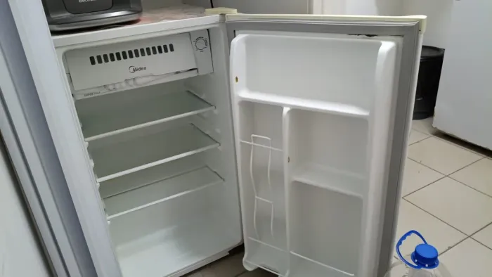 FRIGOBAR MIDEA USADO
