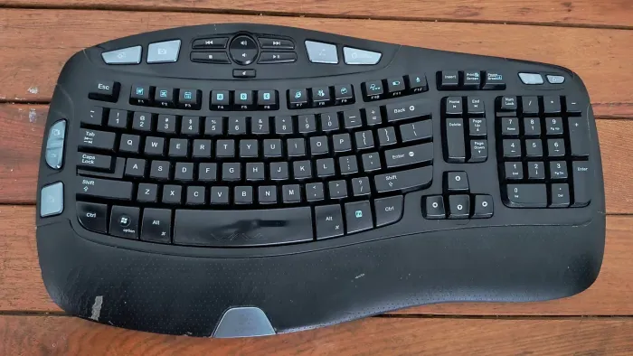Teclado e mouse Logitech - modelo Wave - mouse precisa de reparo?