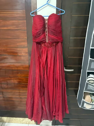 Vestido longo, vermelho com fenda, veste 42/44