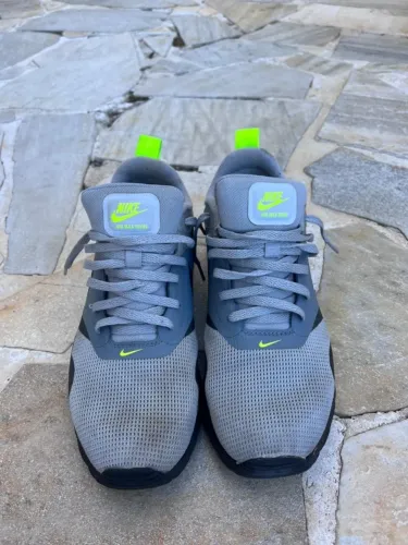 Tênis Nike Air Max tavas 