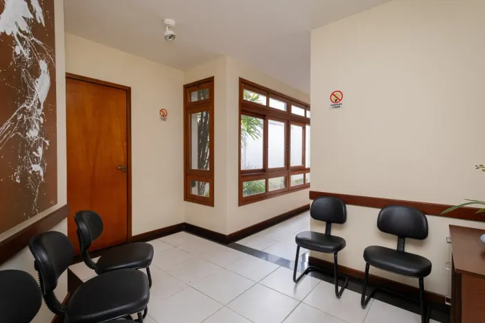 Prédio comercial à venda em Pelotas, próximo à Av. Bento Gonçalves - com 146m², recepção,