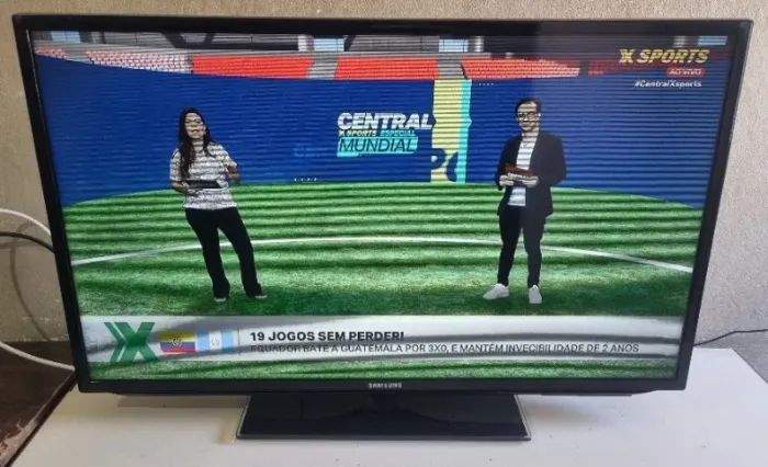 VENDO TV LED FULL HD SAMSUNG DE 40 POLEGADAS COM DEFEITO