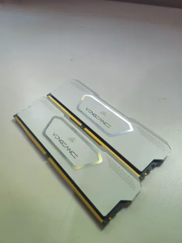 MEMÓRIA CORSAIR VENGEANCE 32GB (2X16GB) DDR5 6400MHz CL36 BRANCA RGB