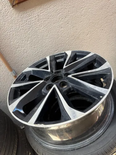 Roda Corolla Cross Hybrid aro 18 