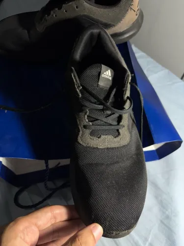 Tênis adidas