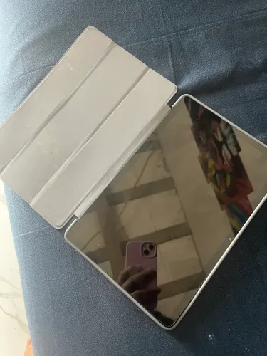 Vendo tablet Redmi usado pouquíssimas vezes. Está em perfeito estado.