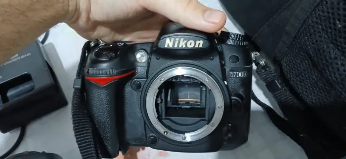 Nikon D7000 + 18-55mm VR + Mochila + Bateria + Carregador + Acessórios
