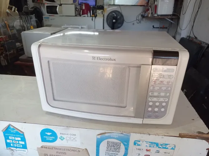 Microondas Eletrolux 23 litros