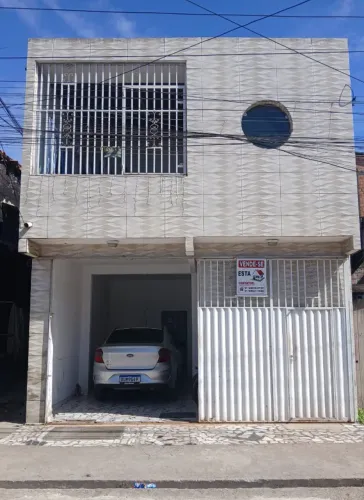 Vendo casa com dois pavimentos independentes, no bairro da condor. Pronta para moradia.