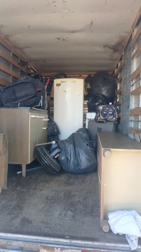 Faço FRETE e mudanças e Viajens