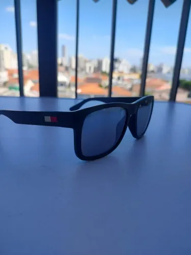 Oculos de Sol Tommy Hilfiger Usado
