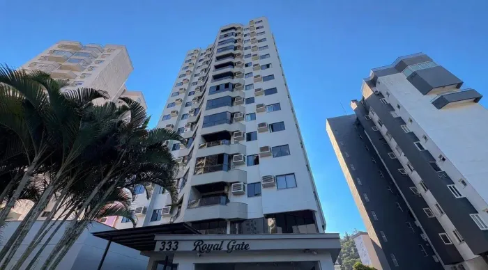 Apartamento 3 Dormitórios Semimobiliado na Ponta Aguda!