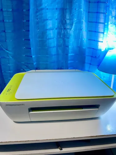 Impressora HP DeskJet Ink Advantage 2136 (Branca e verde limão)