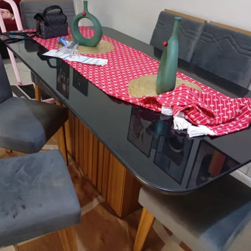 Mesa de jantar com 6 cadeiras 