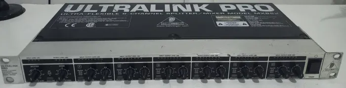 Behringer Ultralink Pro MX882 - Mixer e Splitter 8 Canais (Bom Estado)
