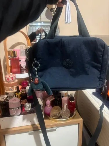 Lancheira Kipling azul TAM médio- recém vinda dos EUA nenhuma vez de uso 250,00