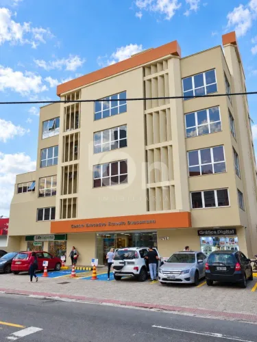 Conjunto de 2 salas com 3 vagas na Trindade