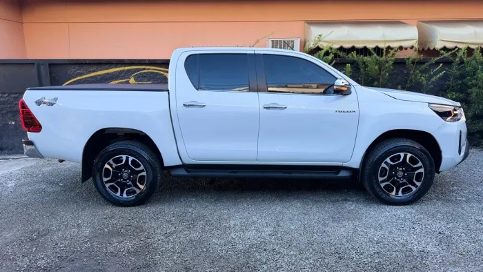 Toyota Hilux CD SRX 4X4 2.8 TDI 16V Diesel Aut. 2025