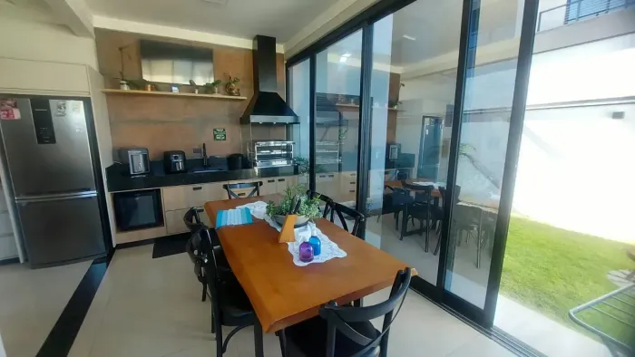 Casa em Condomínio no Reserva Ruda - 3 Dormitórios Toda Planejada integrada 250m²