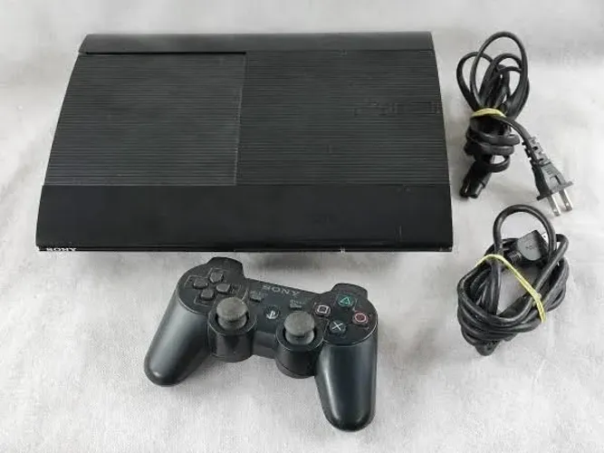 Playstation 3, com 8 jogos , 1 fone gamer, e 2 controles e cabos ok.