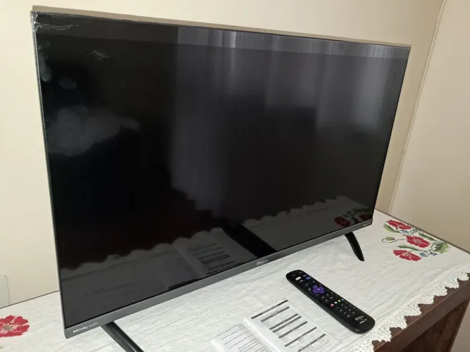 Smart TV 32" PHILCO HD sistema ROKU