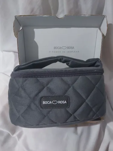 necessaire boca rosa cinza