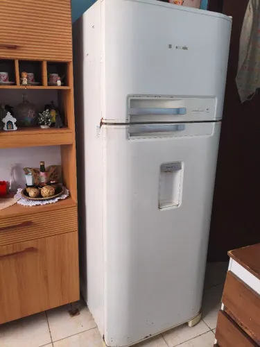 GELADEIRA ELETROLUX MODELO DCW49