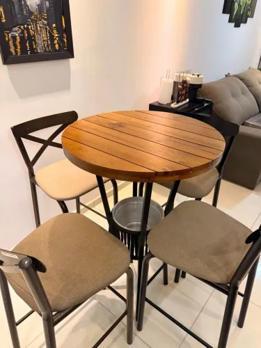 Conjunto Bistrô Alto - Mesa de Madeira com Balde de Gelo + 4 Banquetas