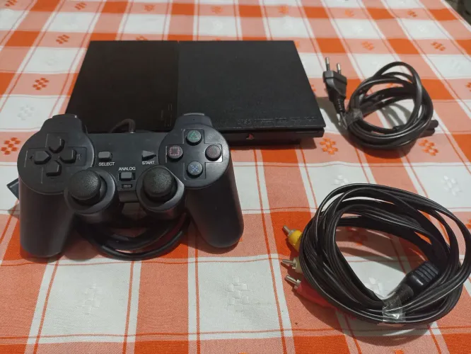 Vendo Playstation 2, funcionando perfeitamente. Lotado de jogos.