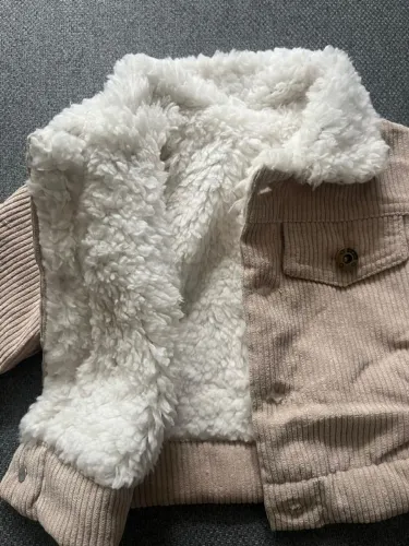 Casaco De Corduroy Forrado Com Detalhe De Aba Térmica Para Bebê Menina Ou Menino