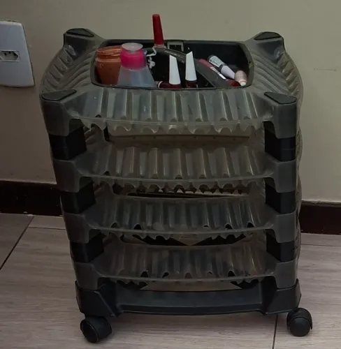 Vendo repositor de esmalte por 150 reais