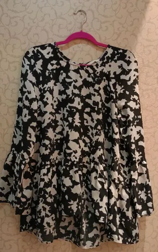 Blusa H&M em viscose trabalhada p&b tam 10 usa / 40 eu
