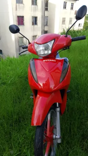 Moto jet em bom estado, com documentação em dia