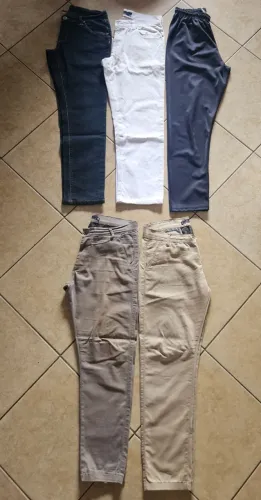 Vendo todas essas roupas masculinas