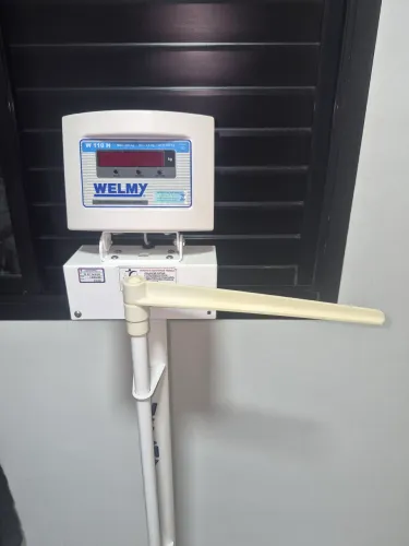 Balança digital antropométrica Welmy 200 kg - usada