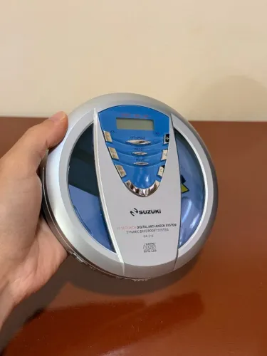 Discman CD Player Suzuki GA-215 com caixa original - Não liga (para reparo ou coleção)