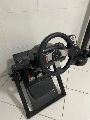 Volante Logitech G27 - acompanha câmbio e suporte - PlayStation - estado de novo