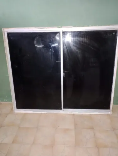 Janela de vidro usada medindo 1,10 por 1,20