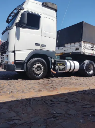 CAMINHÃO VOLVO FH 380 + CARRETA GUERRA 3 EIXOS
