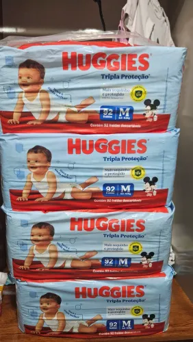 04 pacote de Fralda HUGGIES M 368 UND.