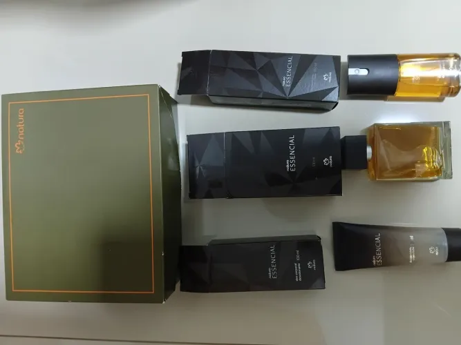 Kit Natura Homem, shampoo, desodorante corporal e perfume
