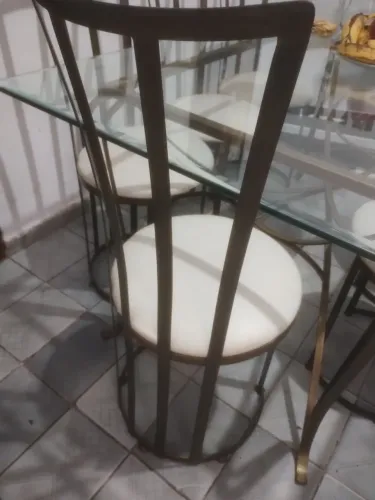 Mesa de vidro toda de ferro,  6 lugares - não enferruja - dura a vida toda 