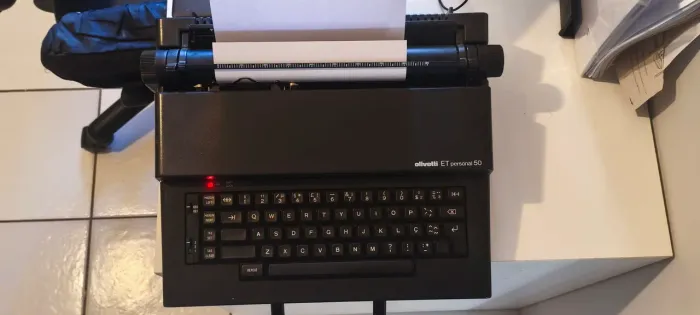 Máquina de Escrever Eletrônica Olivetti ET Personal 50 Funcionando