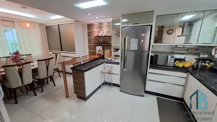 Sobrado Tríplex Semi mobiliado, 03 quartos c/suíte no Guaira/Água Verde em Curitiba PR
