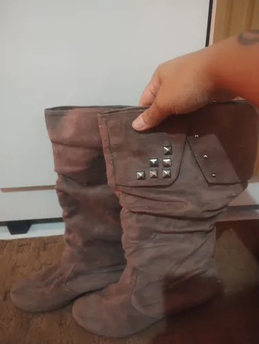 Vendo essa bota marrom